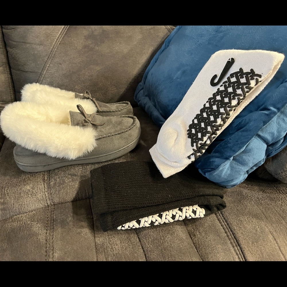 Slippers size 6 and 2 pairs of slipper socks